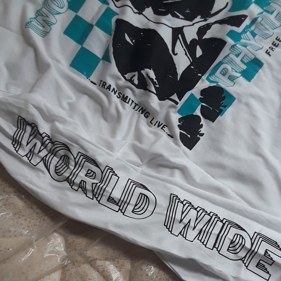 Original Use long sleeve graphic TeeShirt - Picture 3 of 3